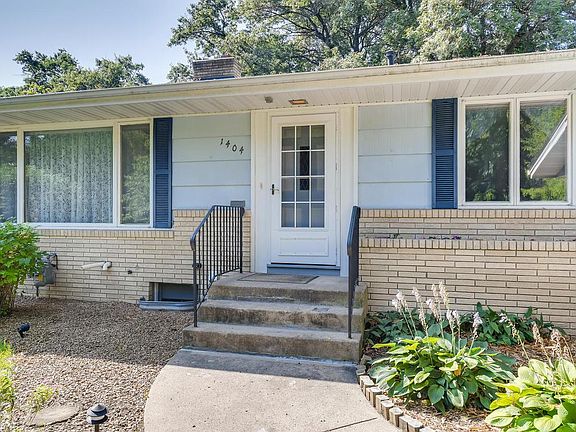 2nd image of 1404 Lake Shore Dr W