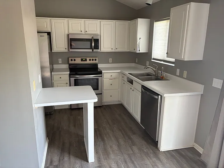 17516 Gertrude Cir — Photo 6
