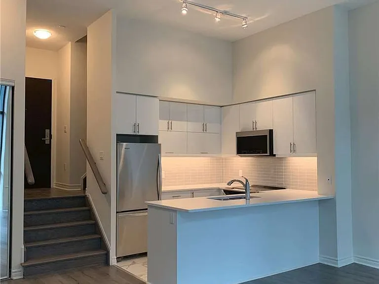 39 Annie Craig Dr #Townhouse 02 — Photo 3