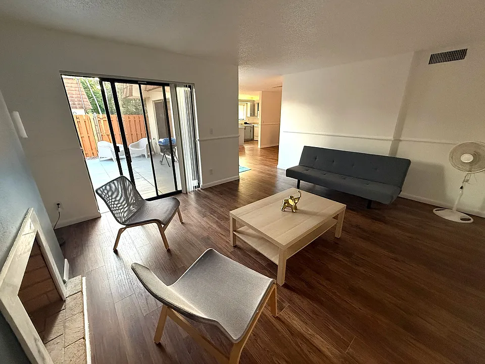 1406 Park Shore Cir #3-1