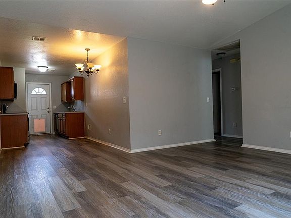 4th image of 1001 Hyacinth Hollow Dr