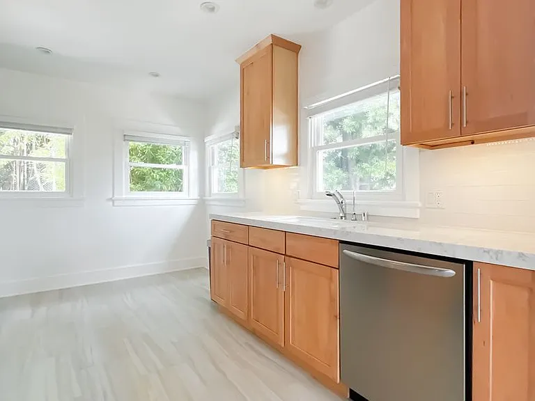 Unbelievable Stand-Alone 2-Bedroom House in Prime West Hollywood Hills — Photo 10