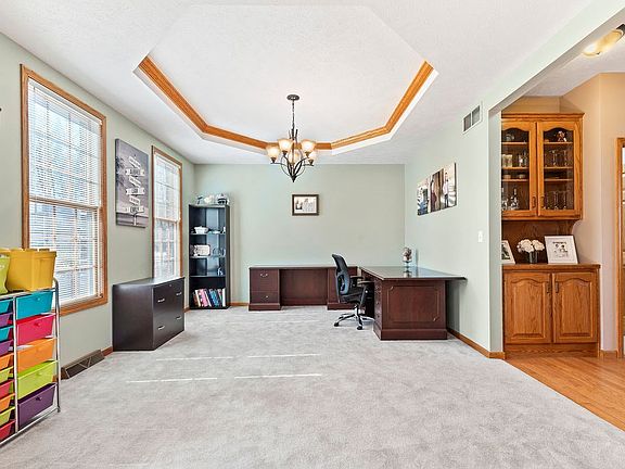 3rd image of 42 Goldenwood Ave
