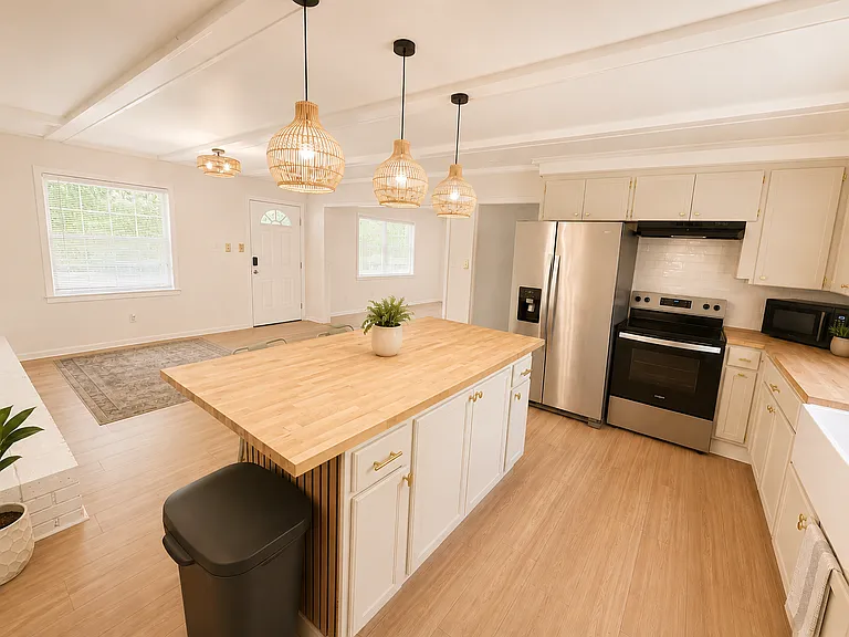 1004 Blanton Pl — Photo 6