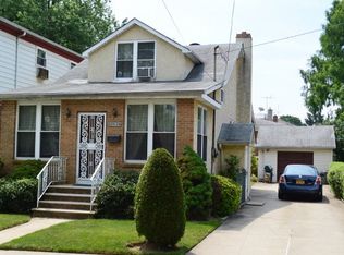 16714 71st Ave, Fresh Meadows, NY 11365