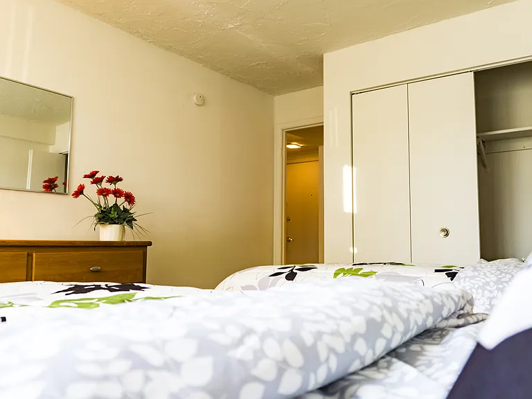 College Towers Apartments — Photo 54