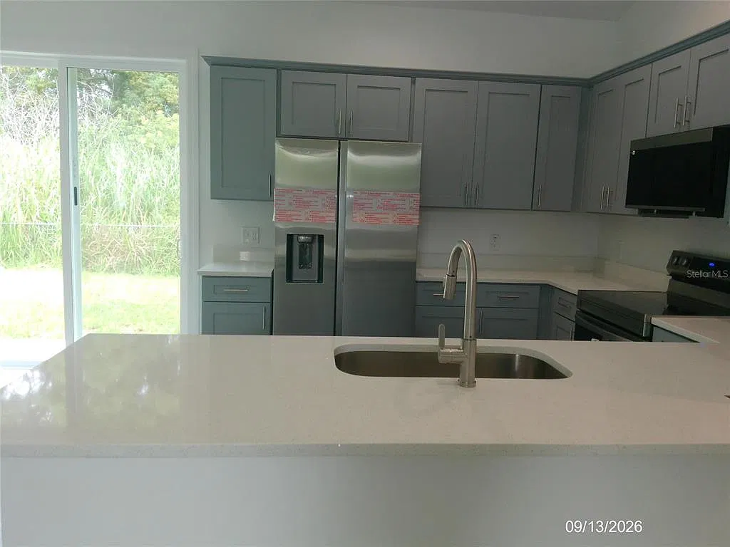 3 bed, 2.0 bath, 1155 sqft, $2,000 — Photo 3