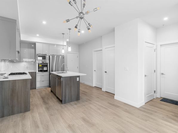 2 bedroom rental in Surrey — photo 9