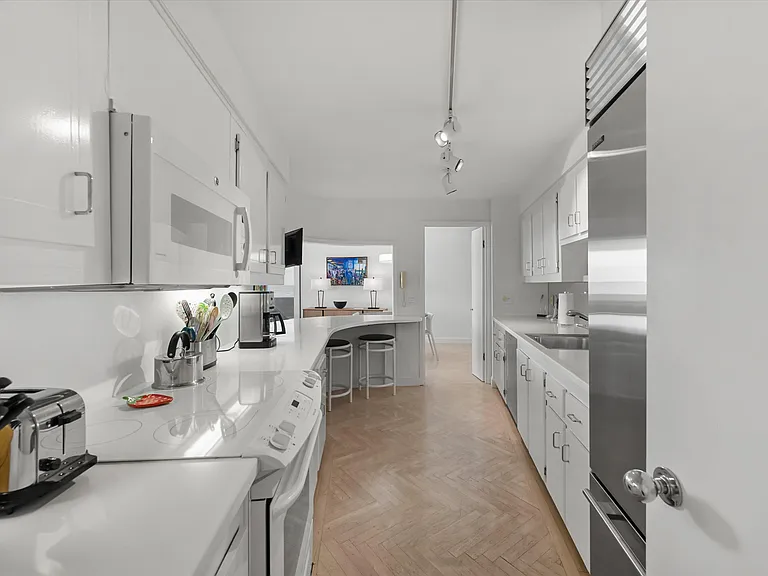 100 Sunrise Ave #212 — Photo 8