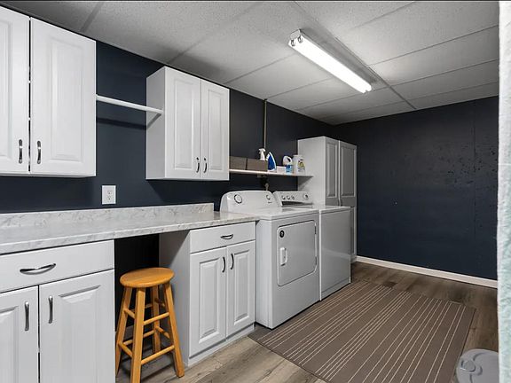 Fully rennovated laundry room