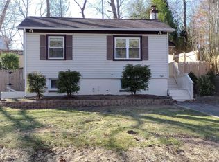 10 Iroquois Trl, Ridge, NY 11961