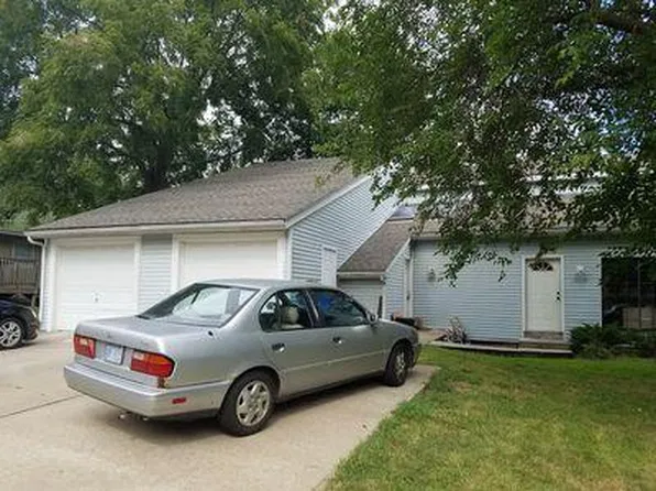 1318 Valley Ln, Lawrence, KS 66044
