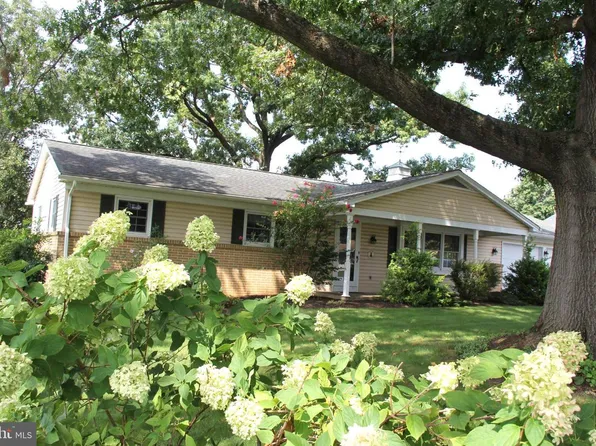 2071 Thoroughbred Ln, Lancaster, PA 17601