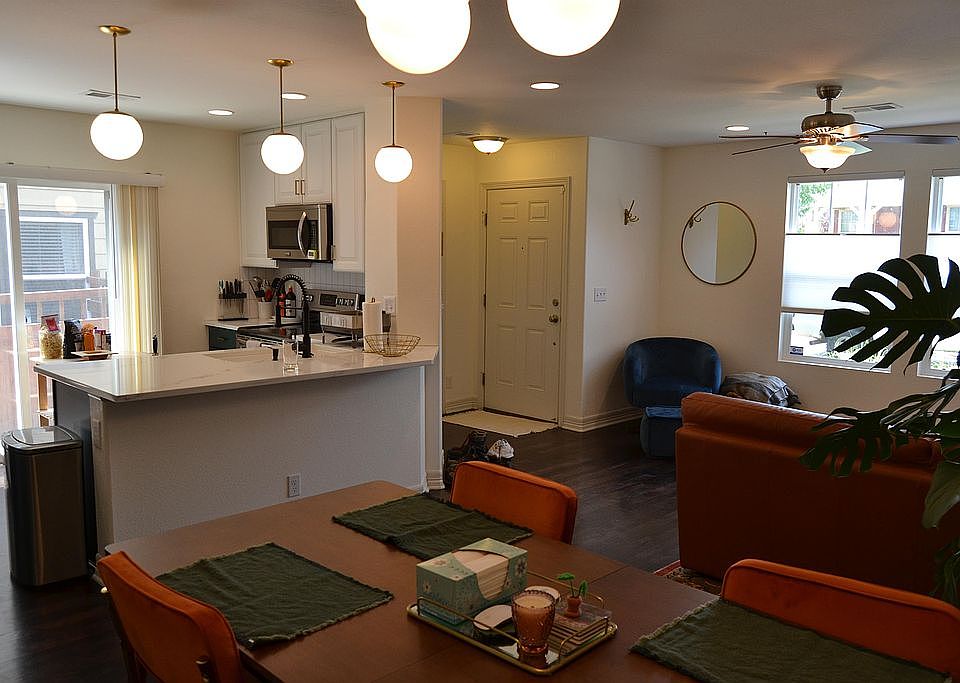 1st image of 2142 Willow Ct #1