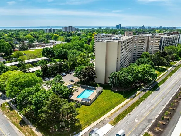 700 Dynes Rd #1005, Burlington, ON L7N 3M2