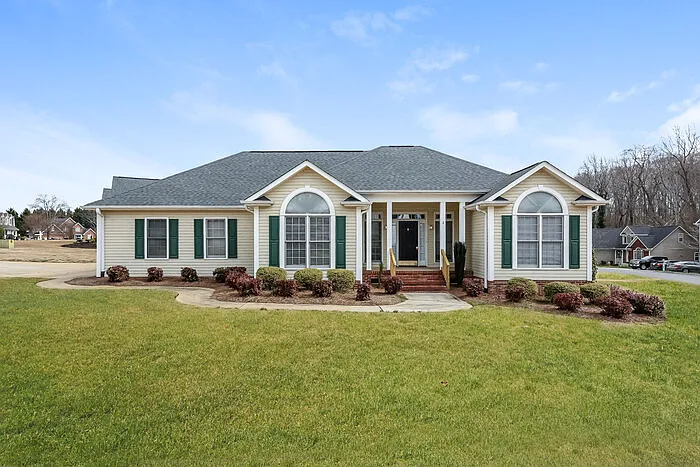 3 bed, 2.0 bath, 1867 sqft, $1,995 — Photo 1