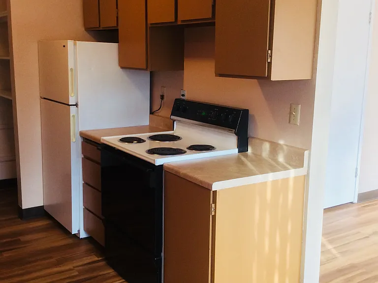 Aspen Circle Apartments — Photo 14