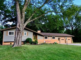 368 Rainbow Dr, Saint Joseph, MI 49085