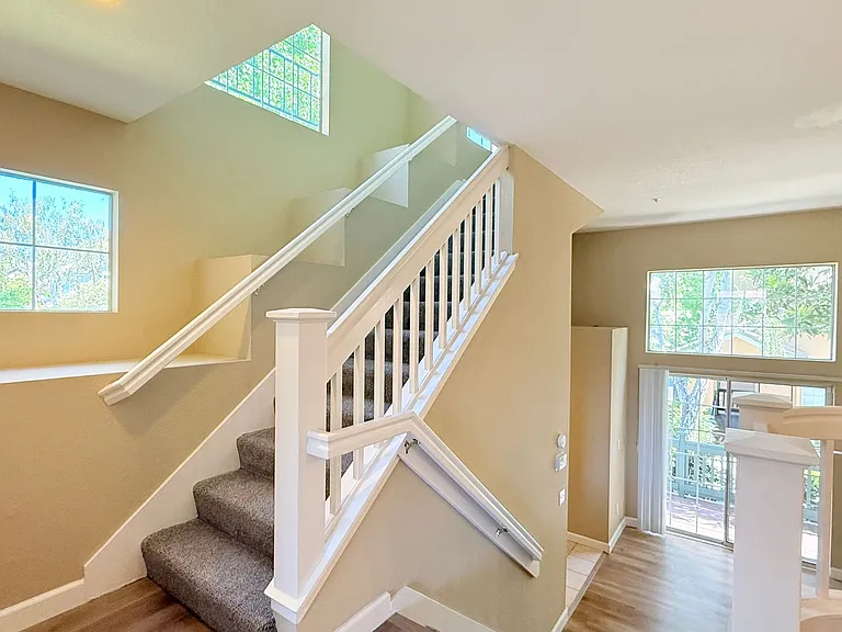 401 Skylark Ct — Photo 28