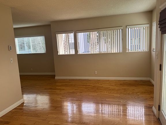 Great room continuted: Corner apartment with lots of light