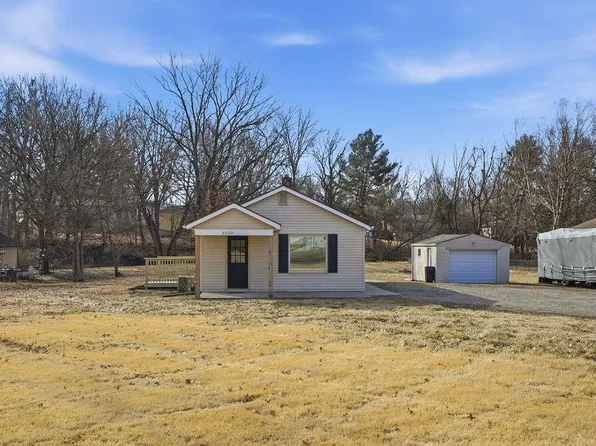 3220 Pickett Rd, Saint Joseph, MO 64503