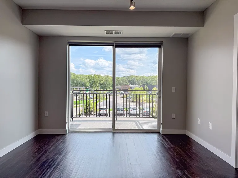 Red44 Luxury Apartments | Specials Available — Photo 45