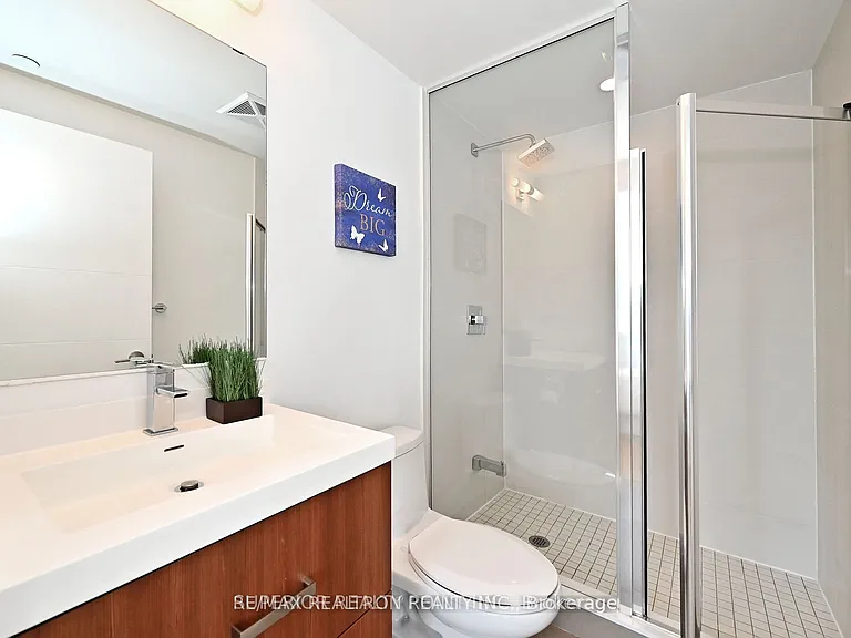 50 Wellesley St E #704 — Photo 11