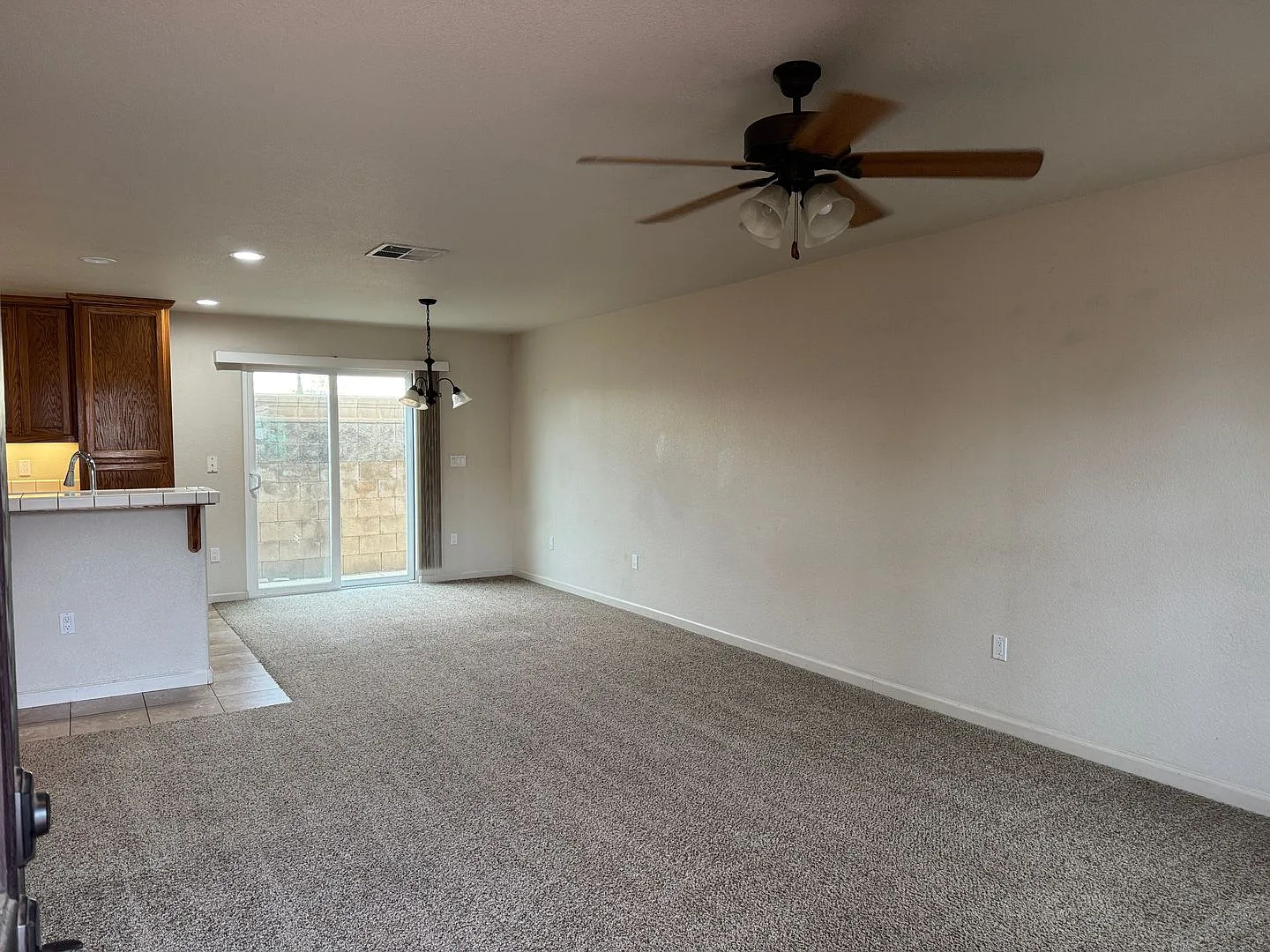 Beautiful Gustine Home Available In Gated Community — Photo 3