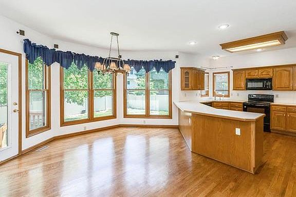 5th image of 15229 Outlook St