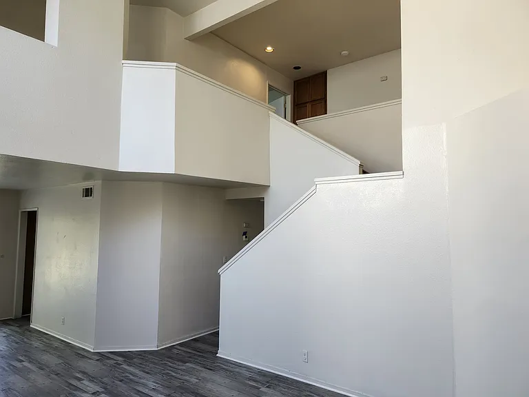 4839 Knollcrest Dr — Photo 14