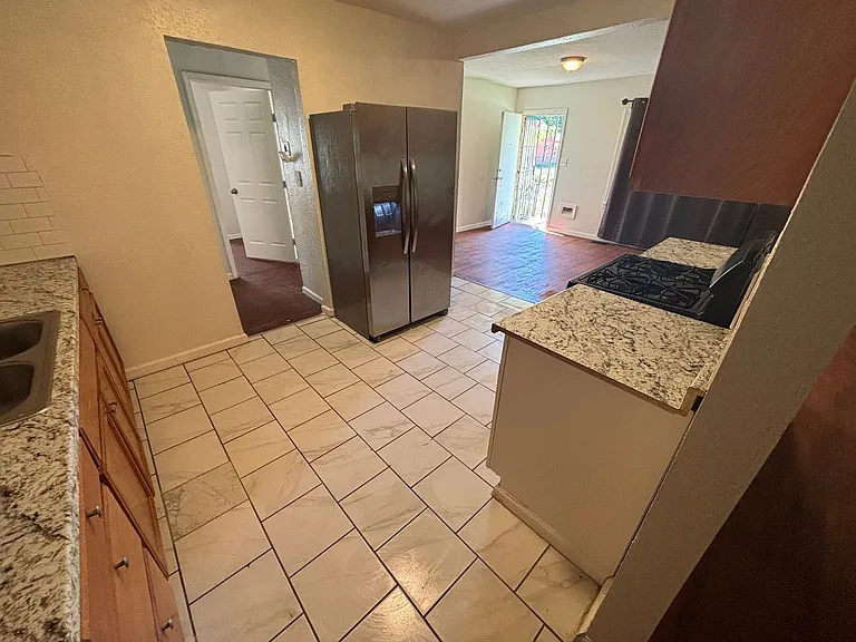 245 E Young Pl — Photo 23