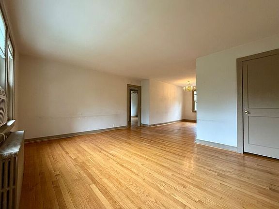 3rd image of 1400 Kenmore Ave APT C3