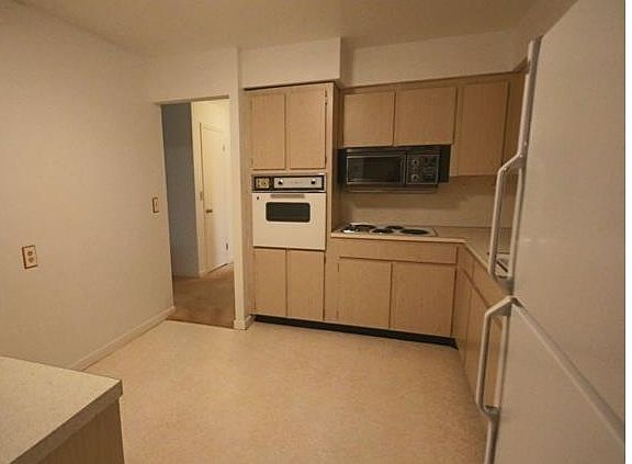 4th image of 1676 Parkside Dr