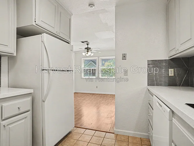 1319 Pearl St #3 — Photo 10