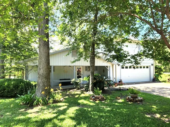719 Hickory Hill Dr, Burkeville, TX 75932
