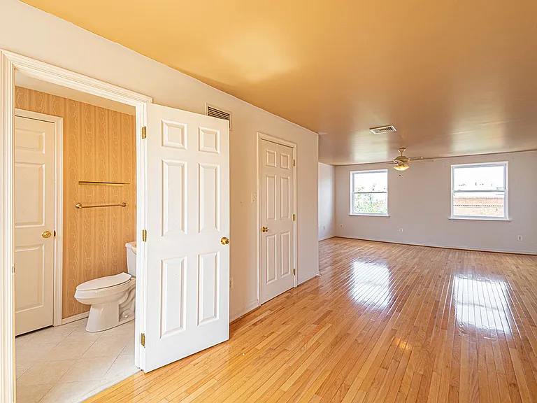 1635 E Passyunk Ave — Photo 18