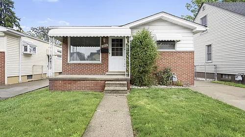 1072 Mill St Photo 1