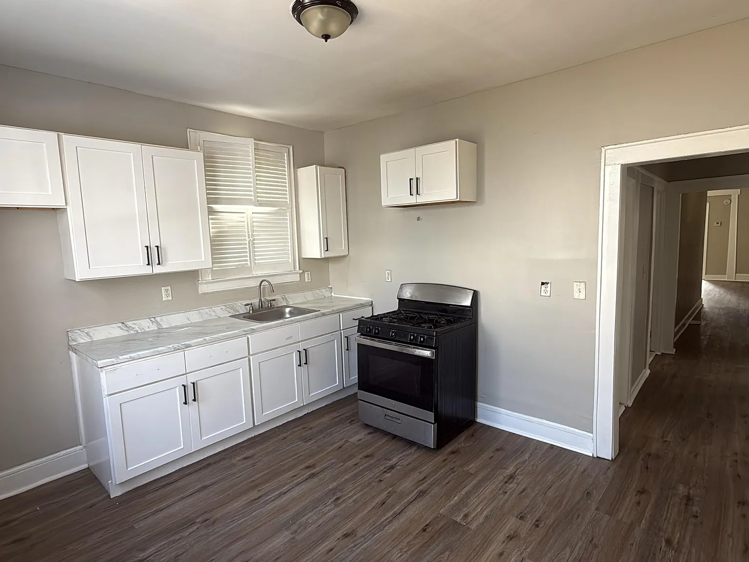 4 bed, $2,300 — Photo 1