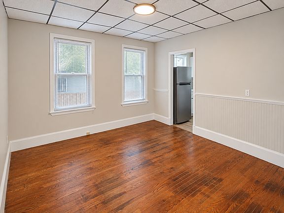 2nd image of 580 Bay St #4