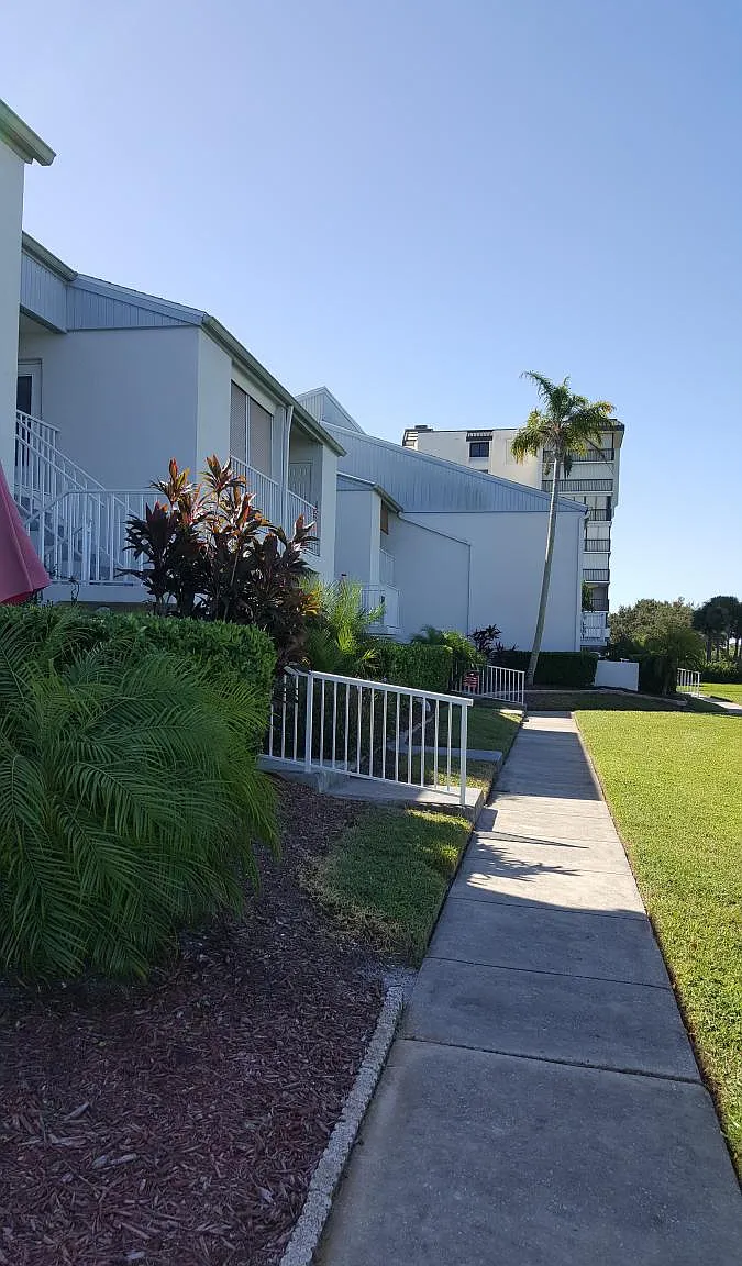 2 bed, 1050 sqft, $2,900 — Photo 3