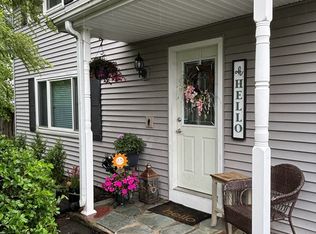 77 8th Ave, Chicopee, MA 01020