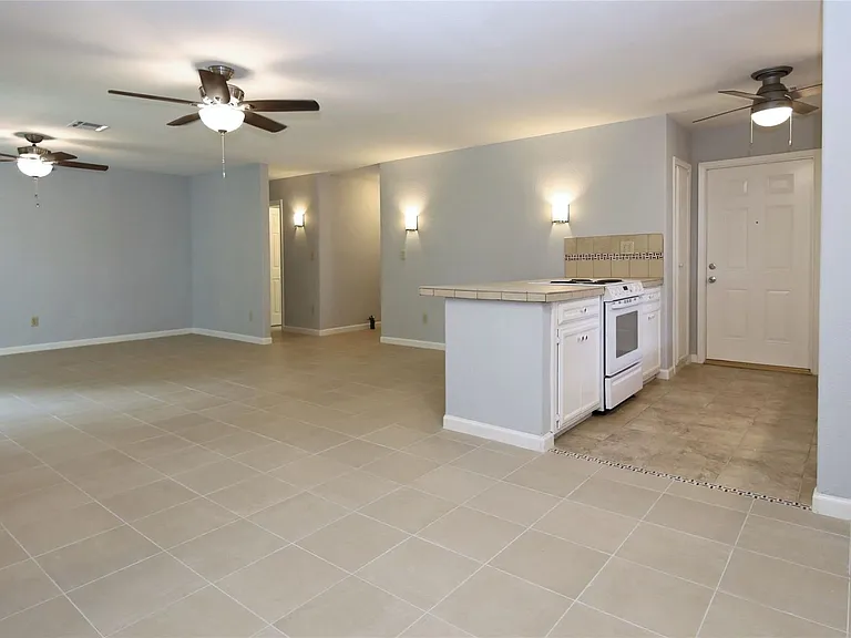 2806 Bluebonnet St — Photo 6
