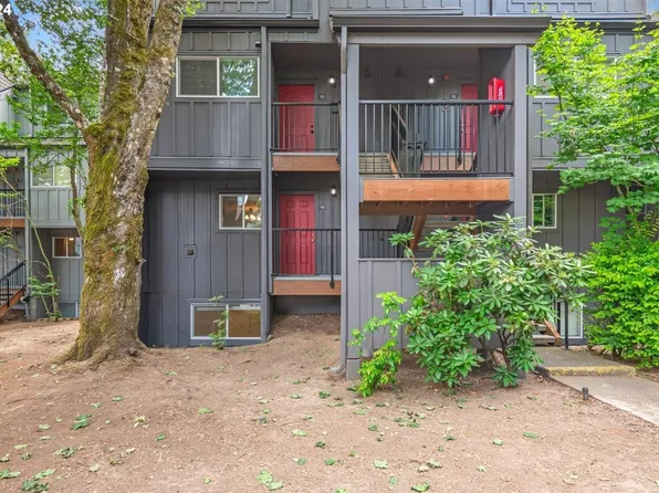 4 Touchstone St #90, Lake Oswego, OR 97034