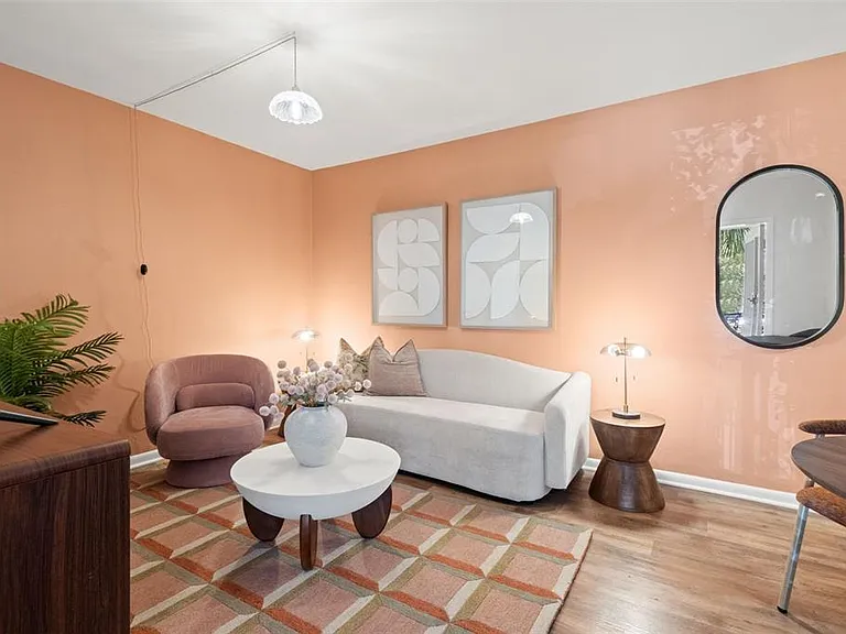 800 Beach Dr NE #10 — Photo 3