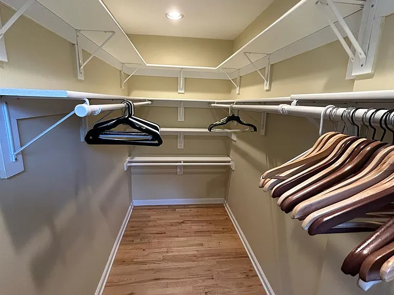 8 Julie Dr — Photo 17