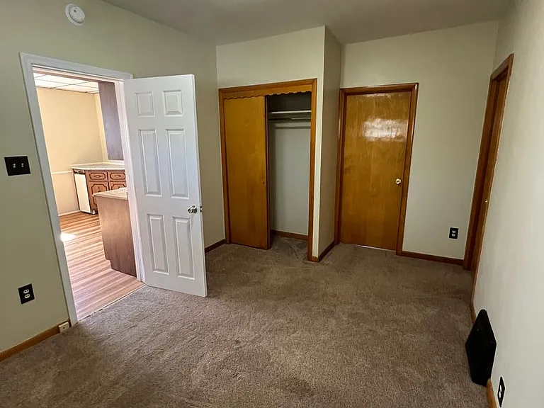 1502 W Locust St — Photo 4