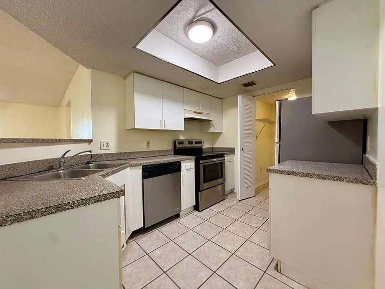 5065 Wiles Rd #204 — Photo 9