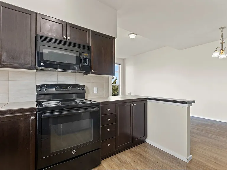 Creekside Apartments — Photo 20
