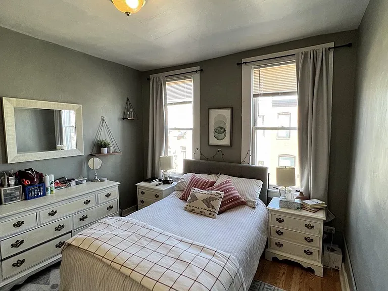 136 N Curley St — Photo 15