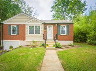 9030 Southview Ln, Saint Louis, MO 63123